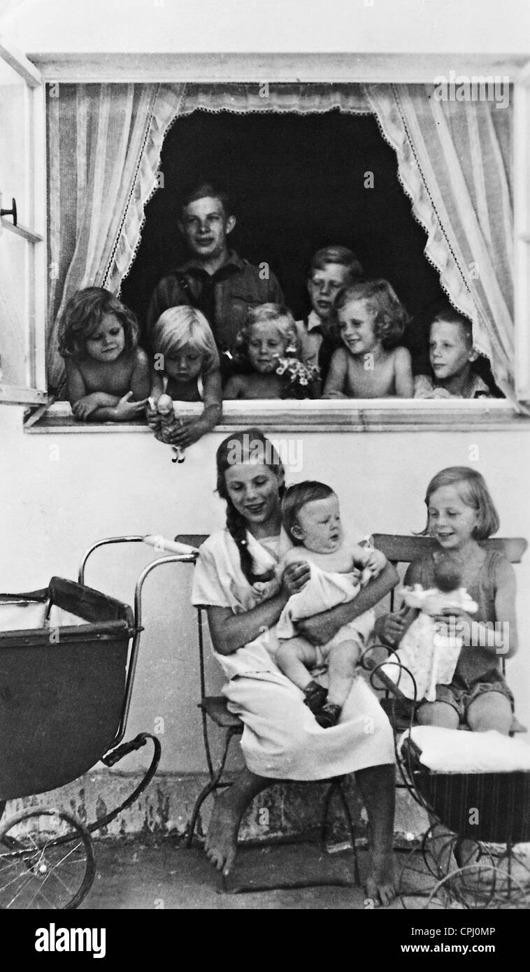 Grande famille dans un règlement, 1935 Banque D'Images