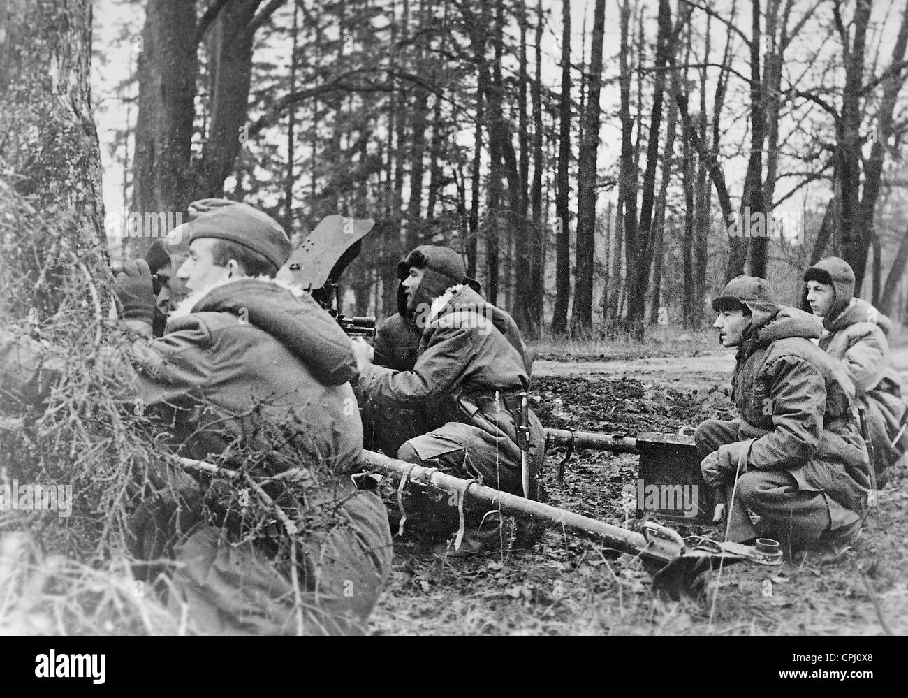 Les soldats belges de la Waffen-SS avec un 3,7 cm Pak 35/36, 1943 Banque D'Images