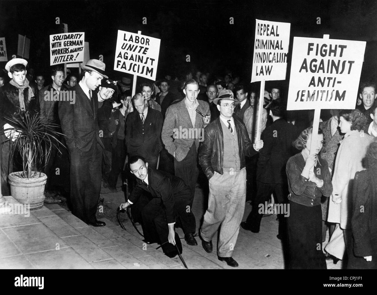 Une manifestation publique contre l'antisémitisme allemand à Los Angeles, février 1939 (photo n/b) Banque D'Images