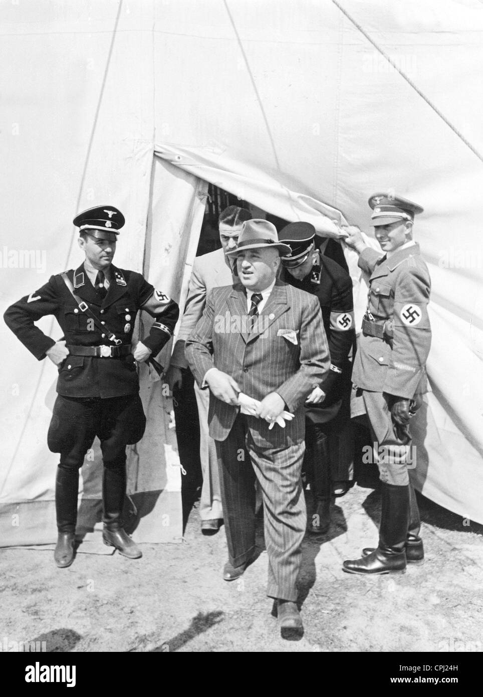 Roberty Ley avec Hitler's chauffeur Kempka, 1938 Banque D'Images