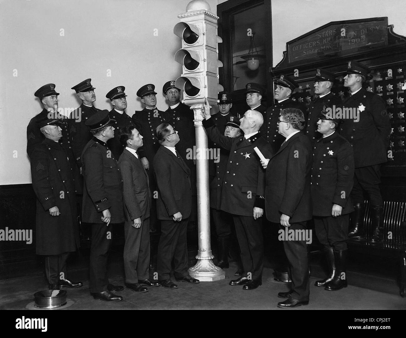 Chef de la police de Chicago présente de nouveaux feux de circulation, 1926 Banque D'Images