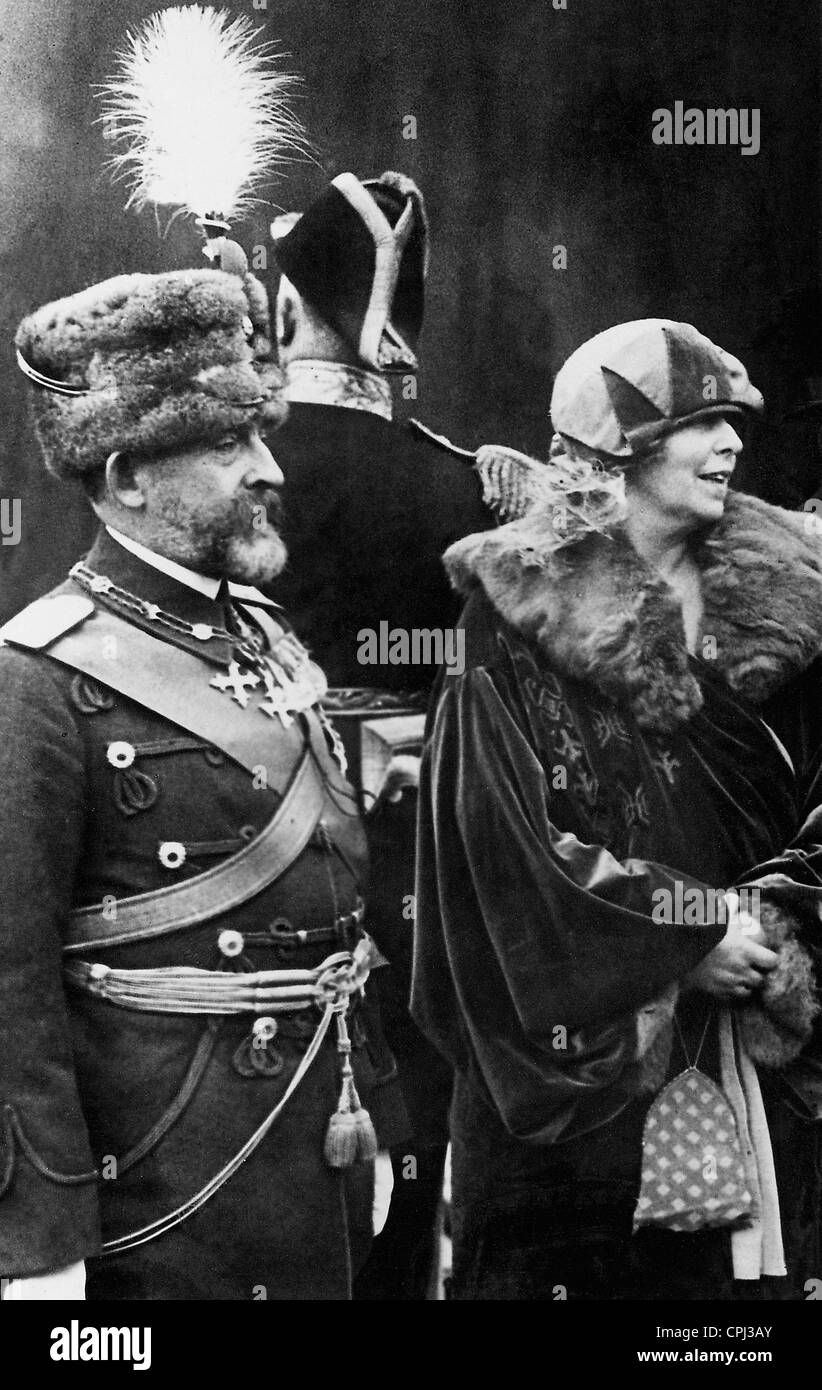 Le roi Ferdinand I de Roumanie avec son épouse la reine Marie Photo Stock Alamy
