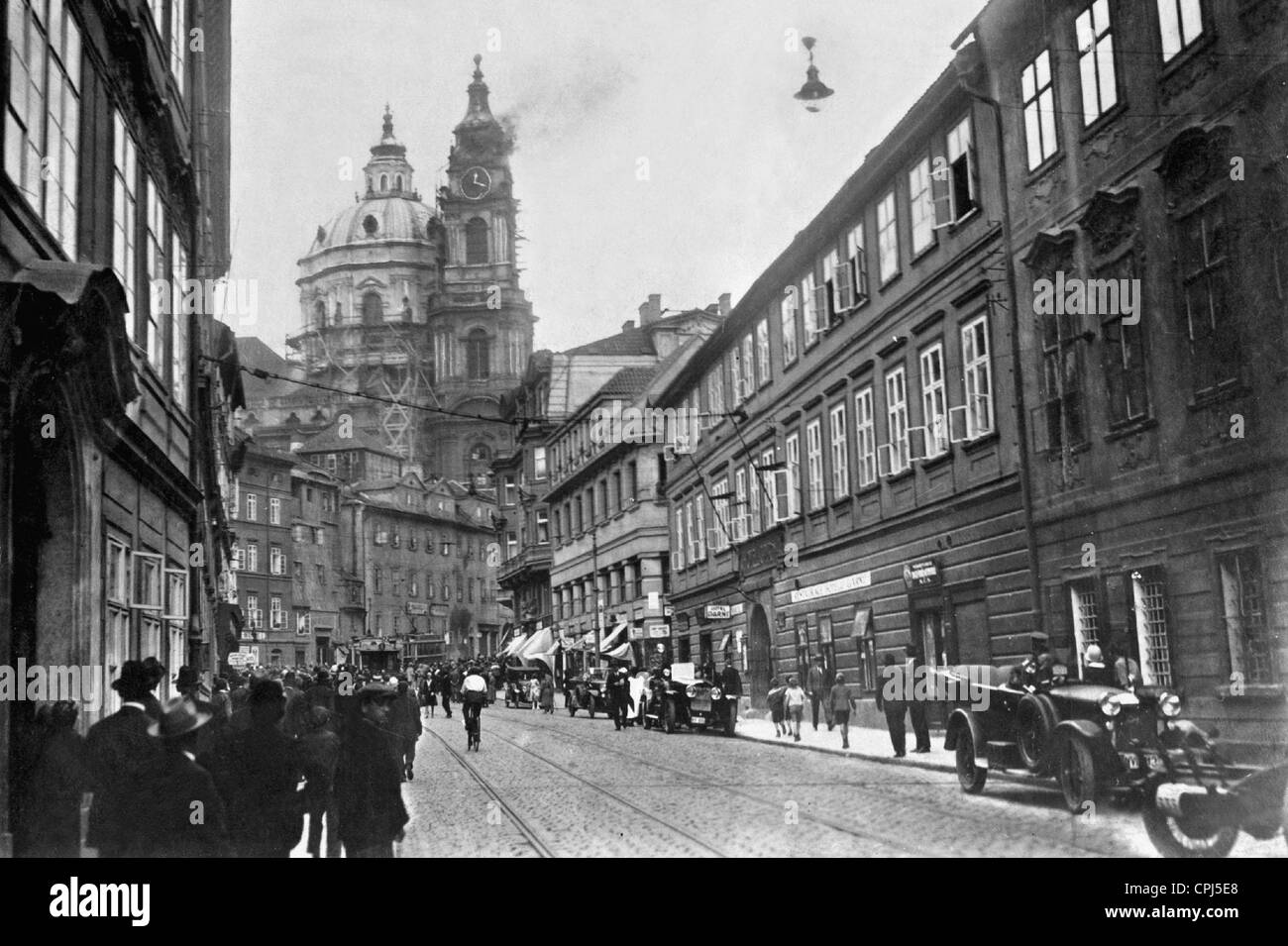 L'église Saint-Nicolas à Prague est en feu, 1925 Banque D'Images