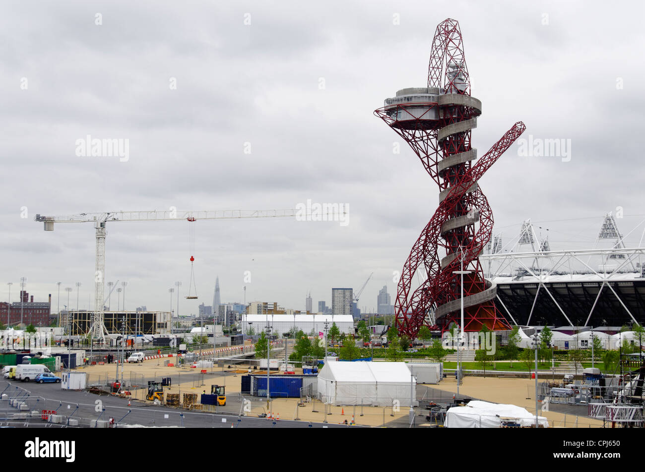 Londres, Royaume-Uni - 14 MAI 2012 : l'orbite d'ArcelorMittal dans le Parc olympique de Londres 2012 en construction. Banque D'Images