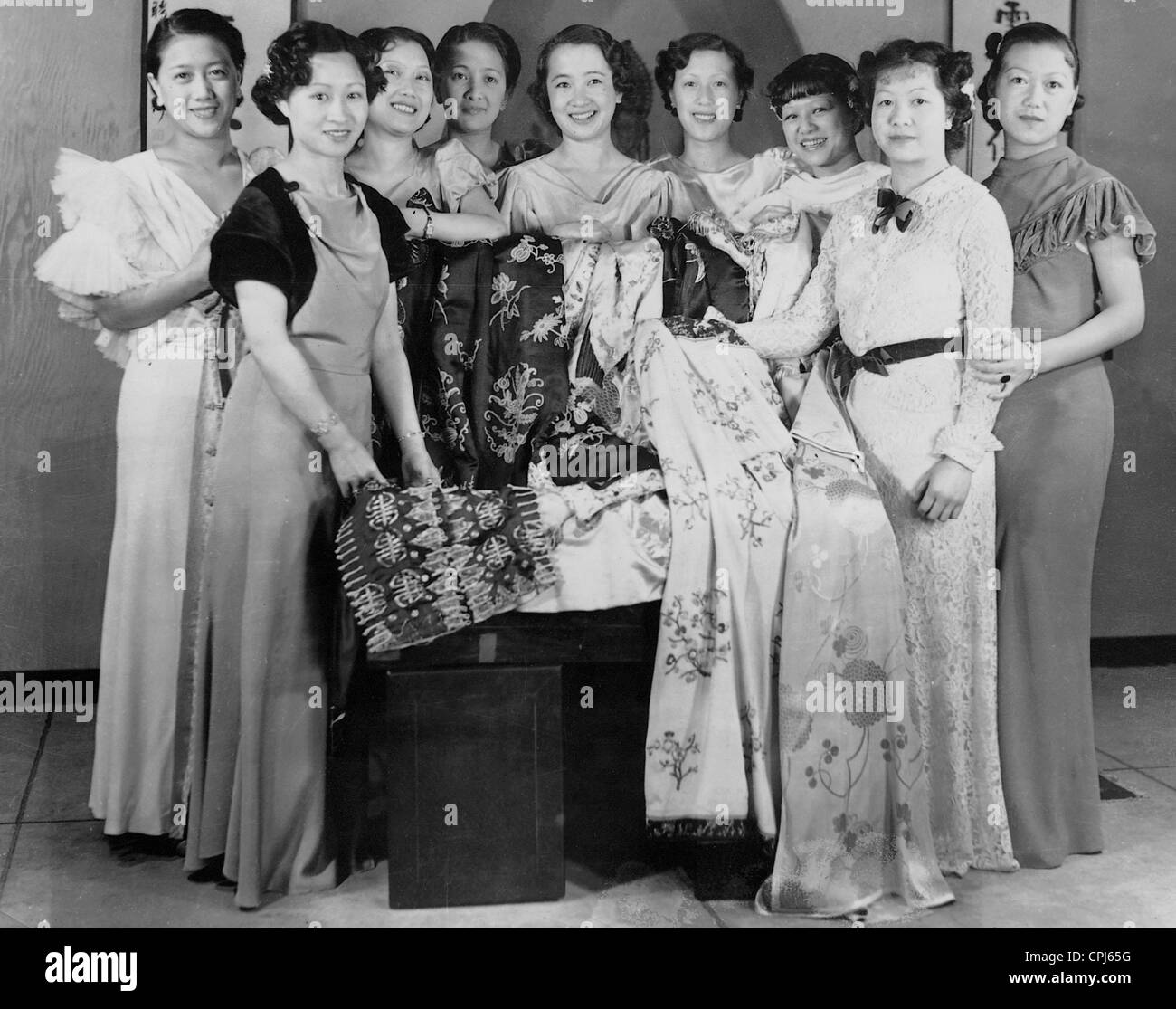 Les femmes d'origine chinoise sur un Fashion Show de San Francisco, 1935 Banque D'Images