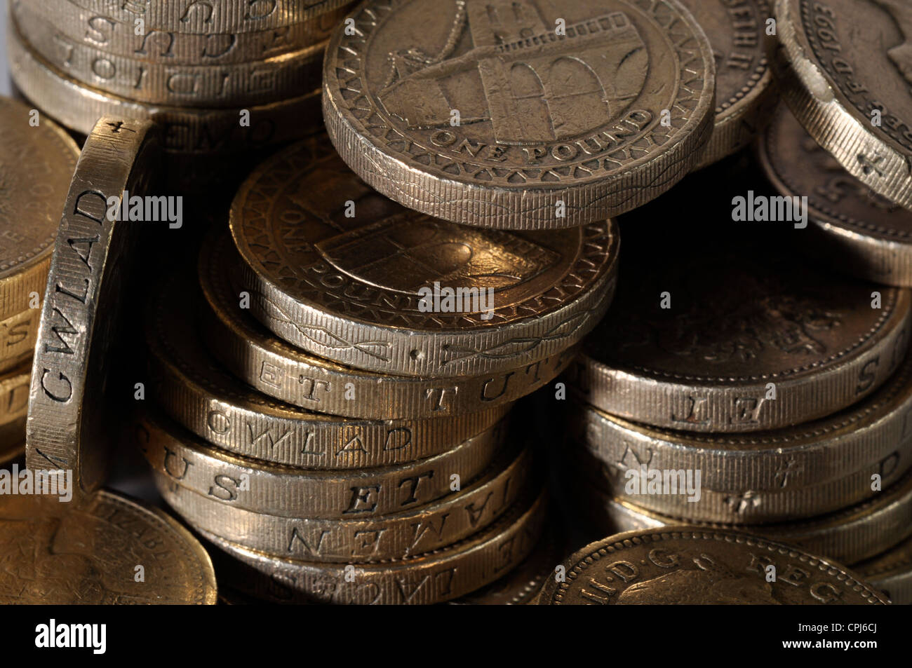 Royaume-uni une livre de monnaie, une pile de pièces livre. pile de l'argent. pile de pièces, €1 Banque D'Images