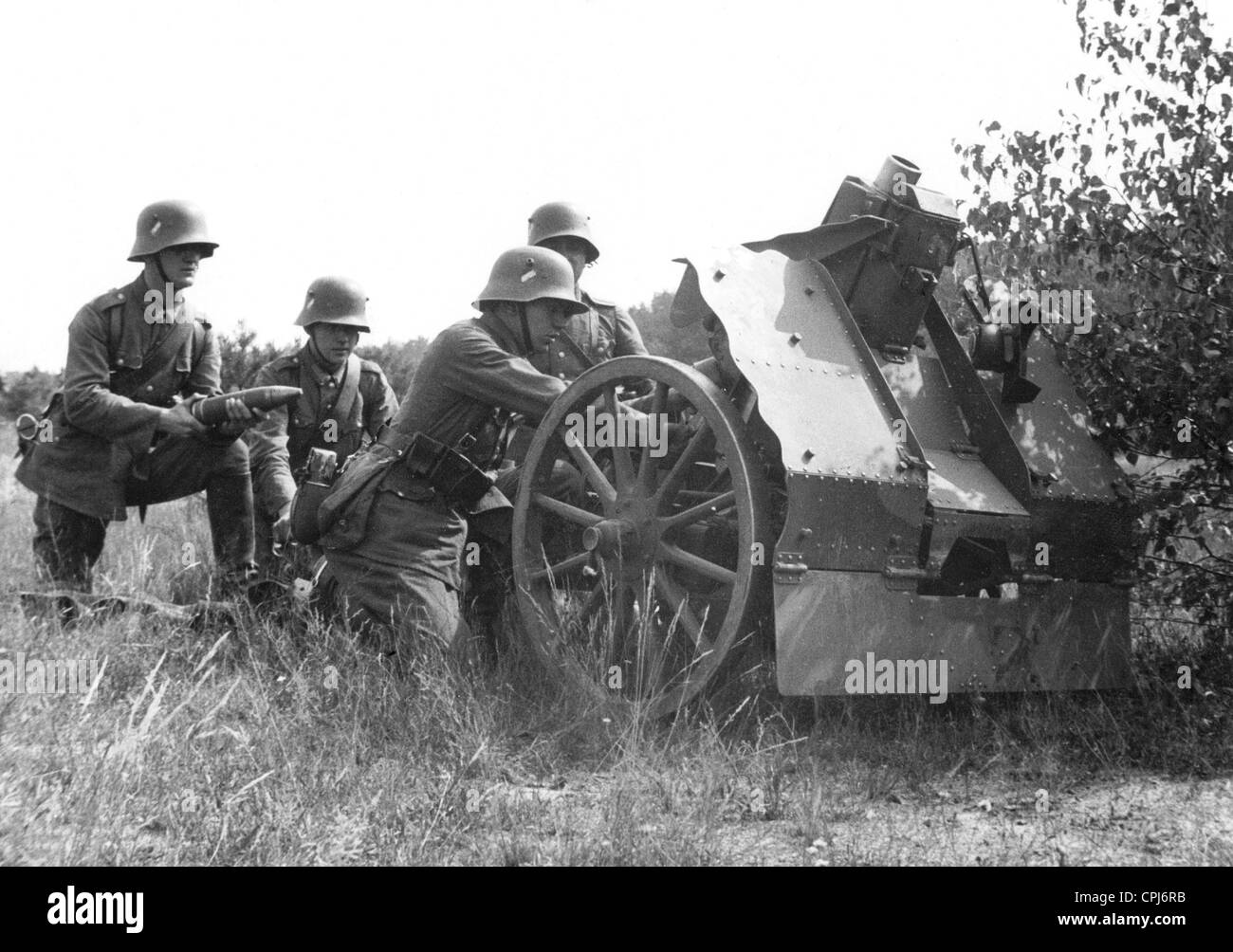 Soldats allemands avec un canon d'infanterie, 1934 Banque D'Images