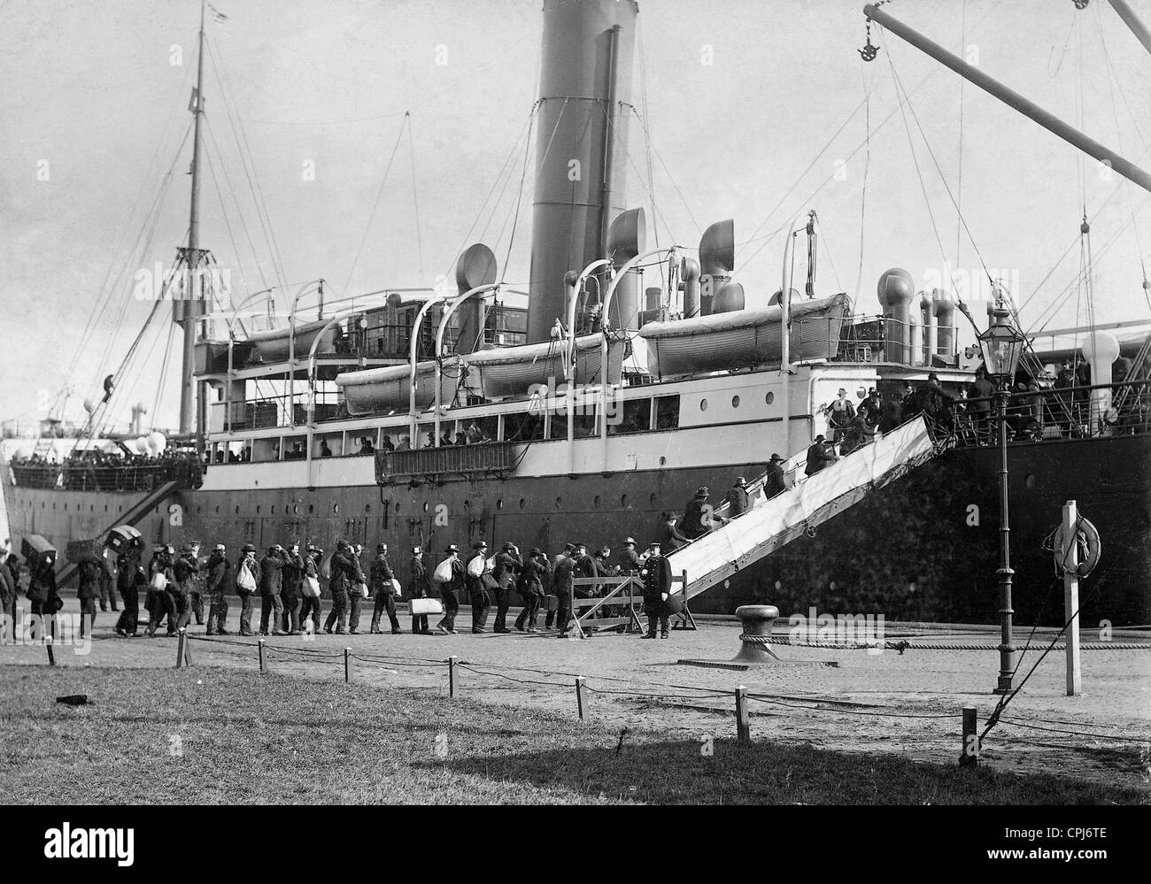 Les émigrants de l'embarquement, 1902 Banque D'Images