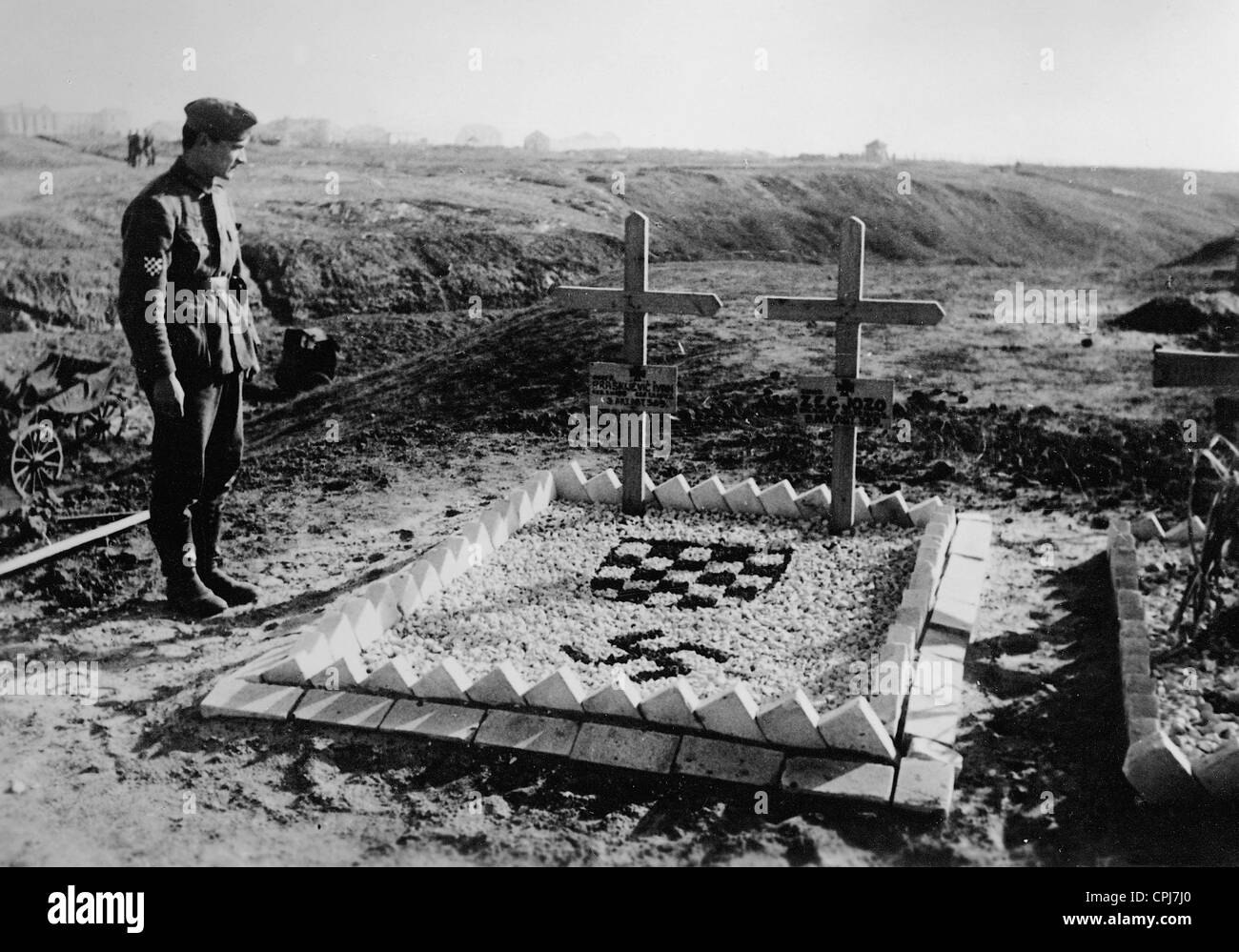 Un soldat croate à une tombe à Stalingrad, 1942 Banque D'Images
