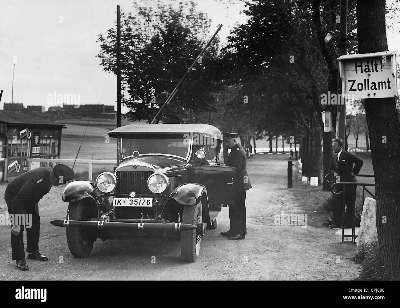 Le contrôle à la frontière, 1935 Banque D'Images