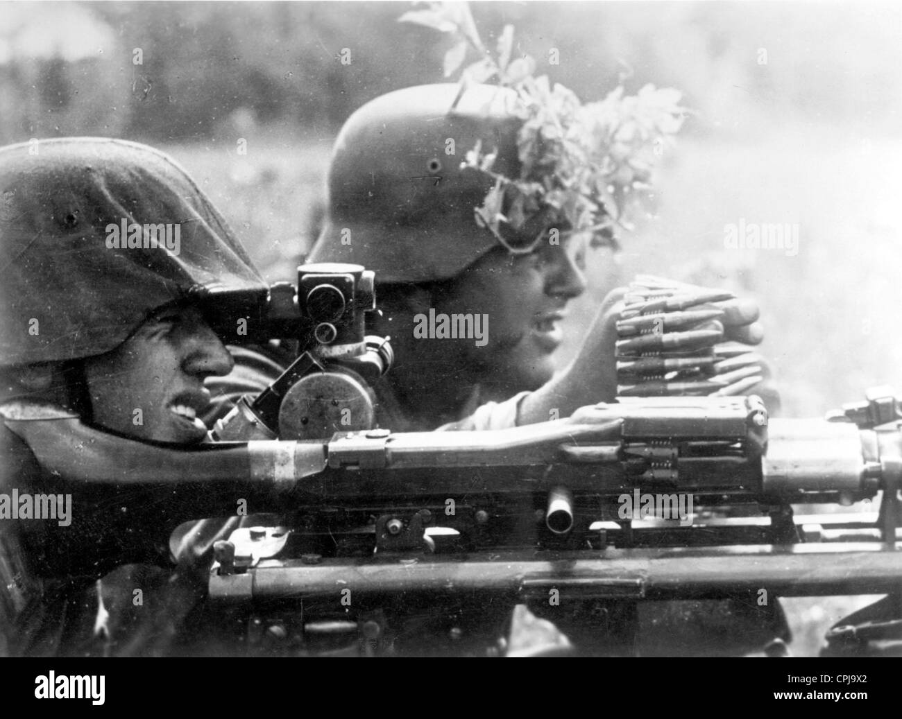 les-soldats-allemands-la-mitrailleuse-sur-le-front-de-l-est-1942