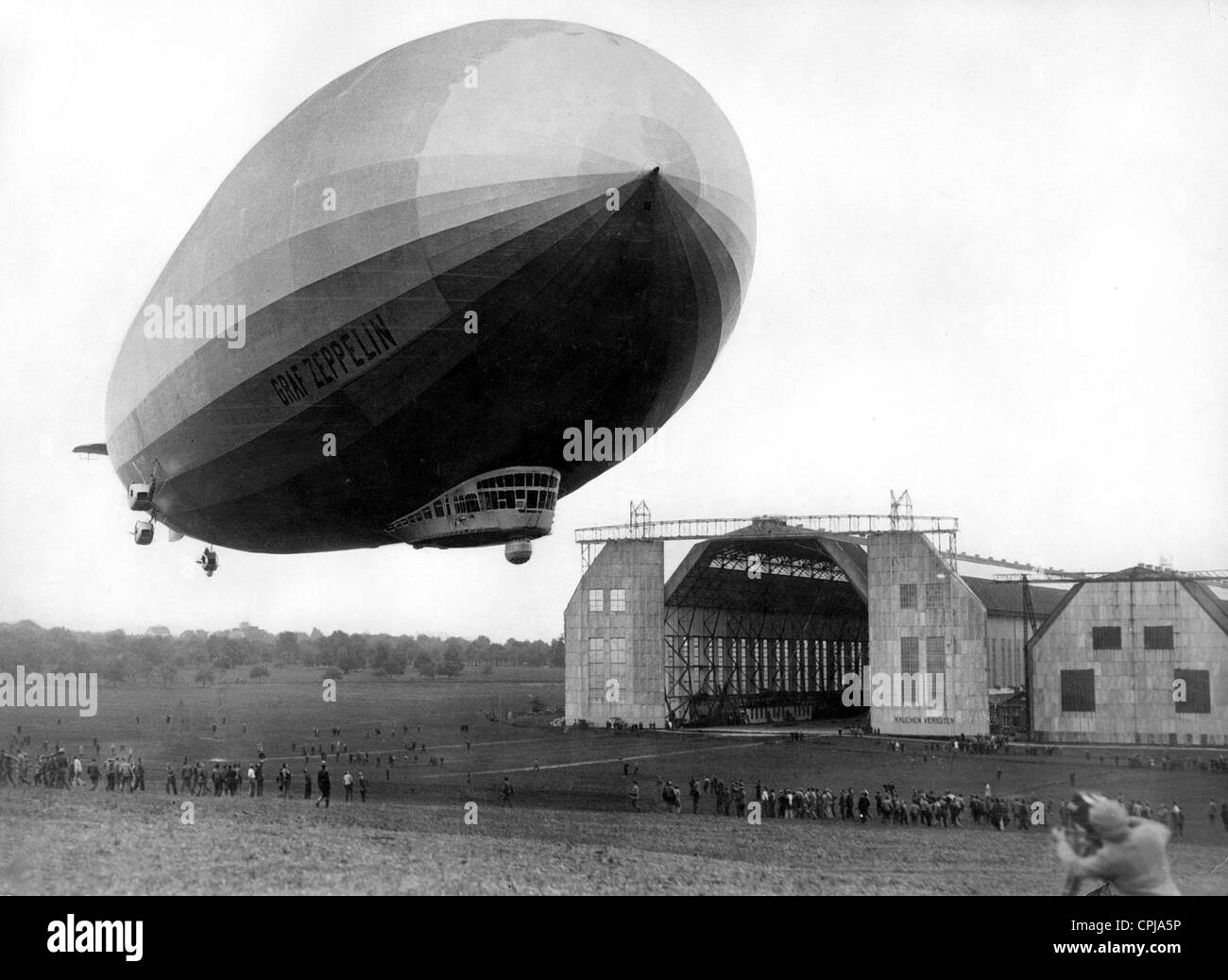 Le dirigeable LZ 127 atterrit à Friedrichshafen, 1928 Banque D'Images