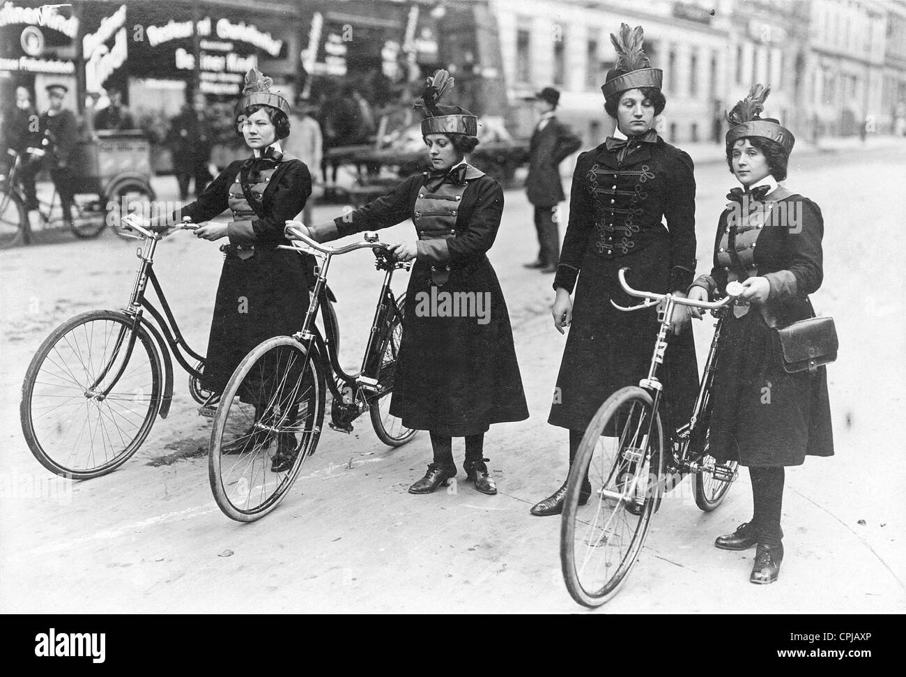 Les coursiers à vélo à Berlin, 1913 Banque D'Images