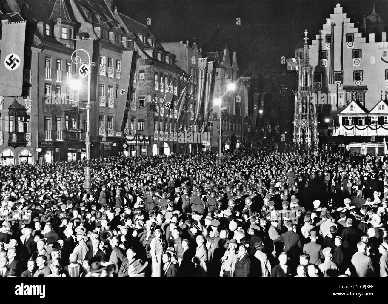 Concert de la Reichswehr sur le marché principal à Nuremberg, 1934 Banque D'Images