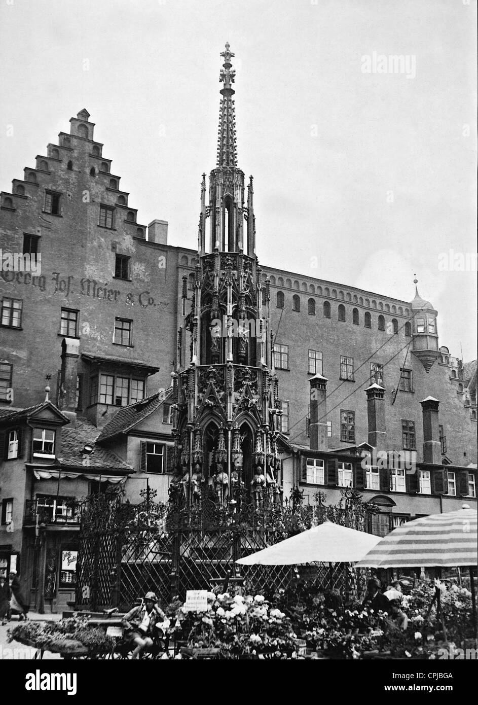 Belles fontaines sur le marché principal à Nuremberg, 1934 Banque D'Images