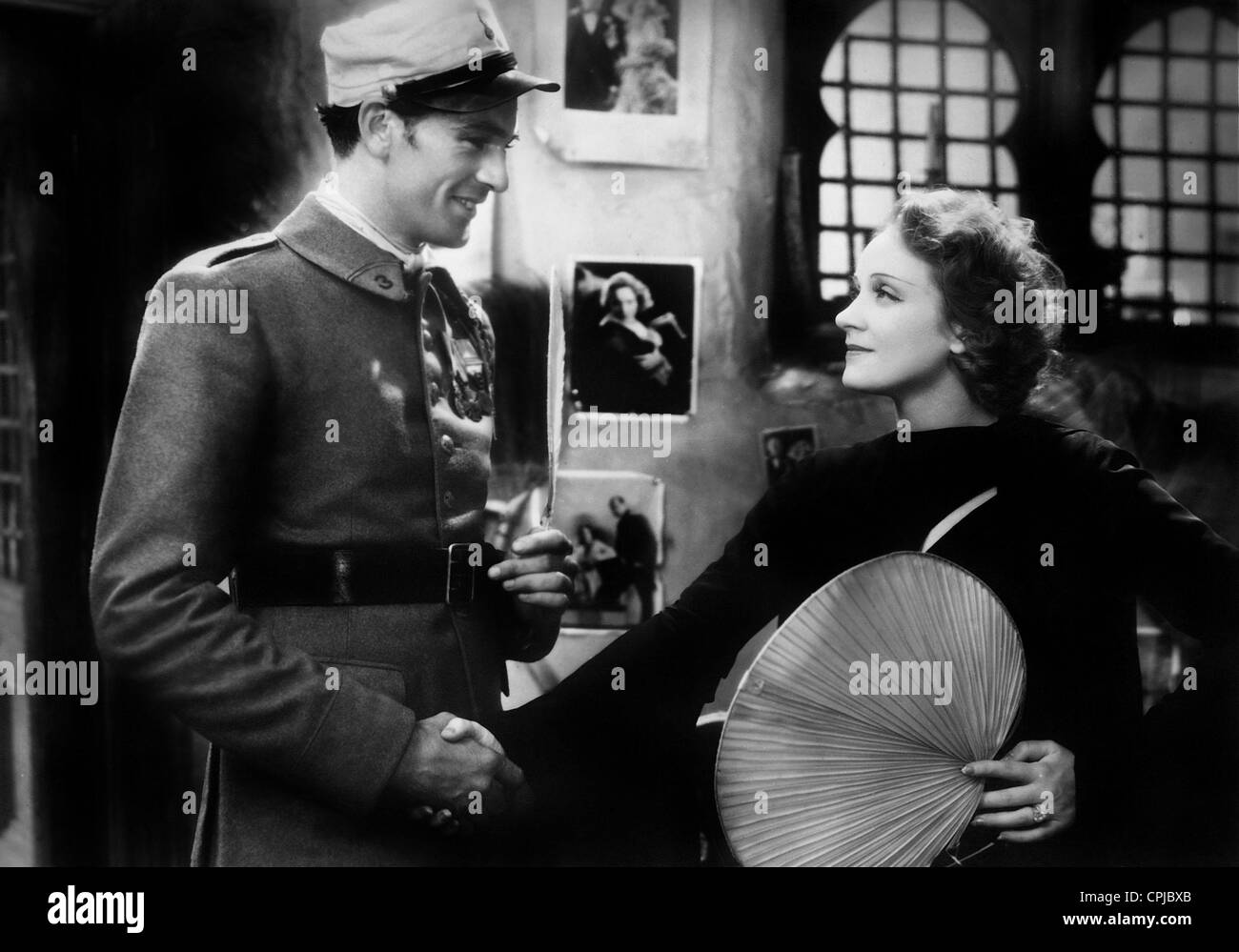 Marlene Dietrich et Gary Cooper dans "Maroc, 1930 Banque D'Images