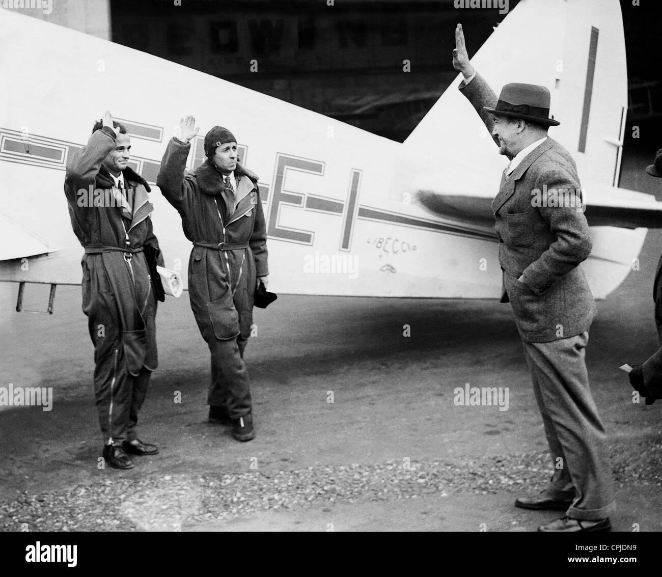 Dino Grandi dit au revoir au pilote Albertini, 1938 Banque D'Images