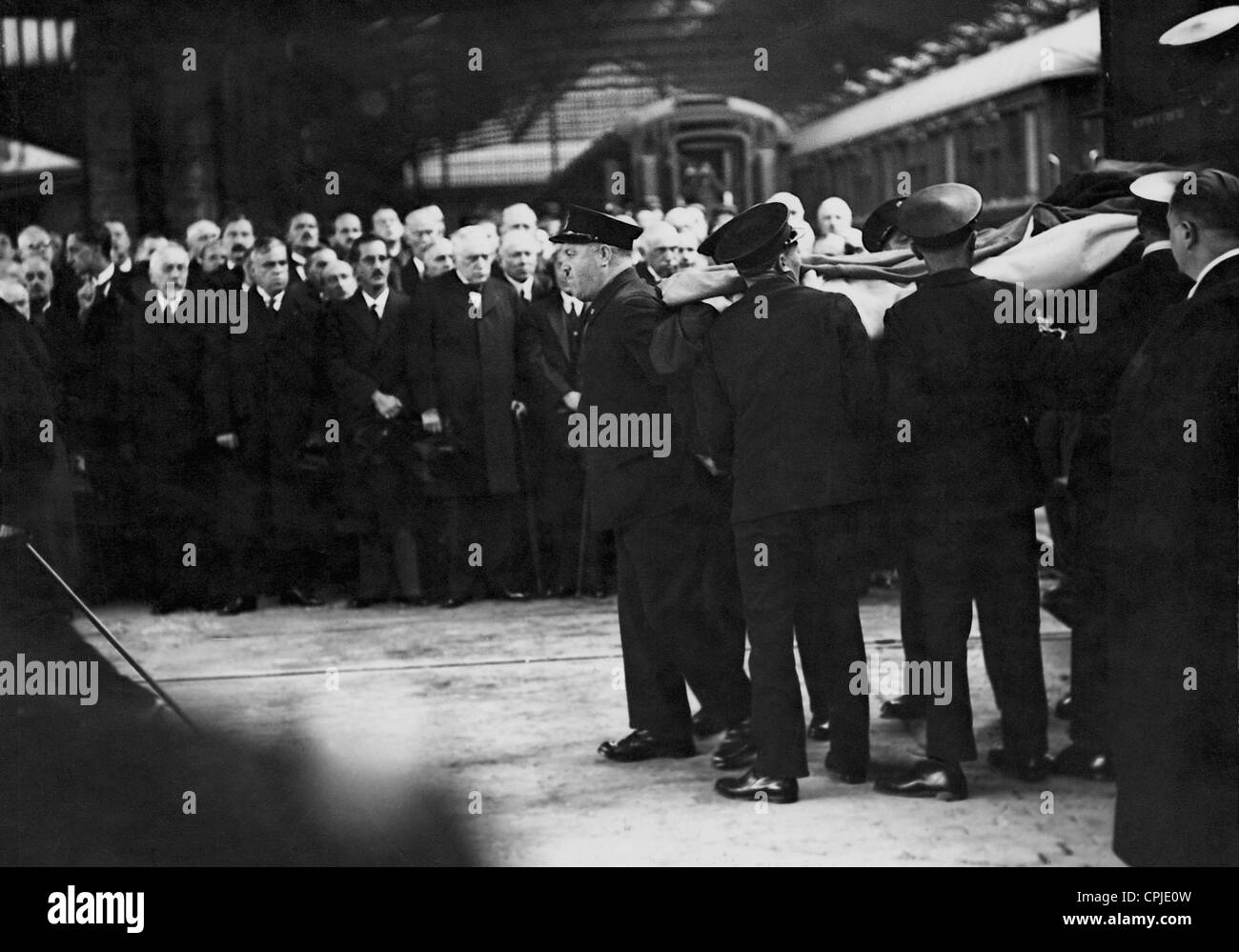 L'arrivée du cadavre de Jean Louis Barthou à Paris, 1934 Banque D'Images
