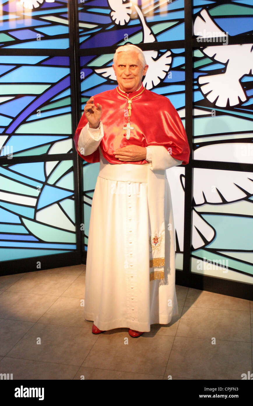 Une cire figure du Pape Benedikt XVI dans les oeuvres de cire Madame Tussauds, Berlin, Allemagne Banque D'Images