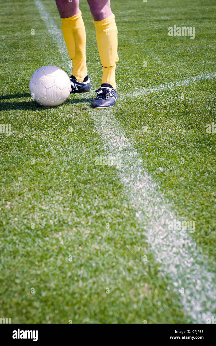 Soccer ou de football player sur le terrain Banque D'Images