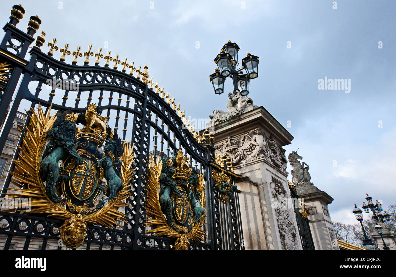 Londres, le Buckingham palace gates Banque D'Images