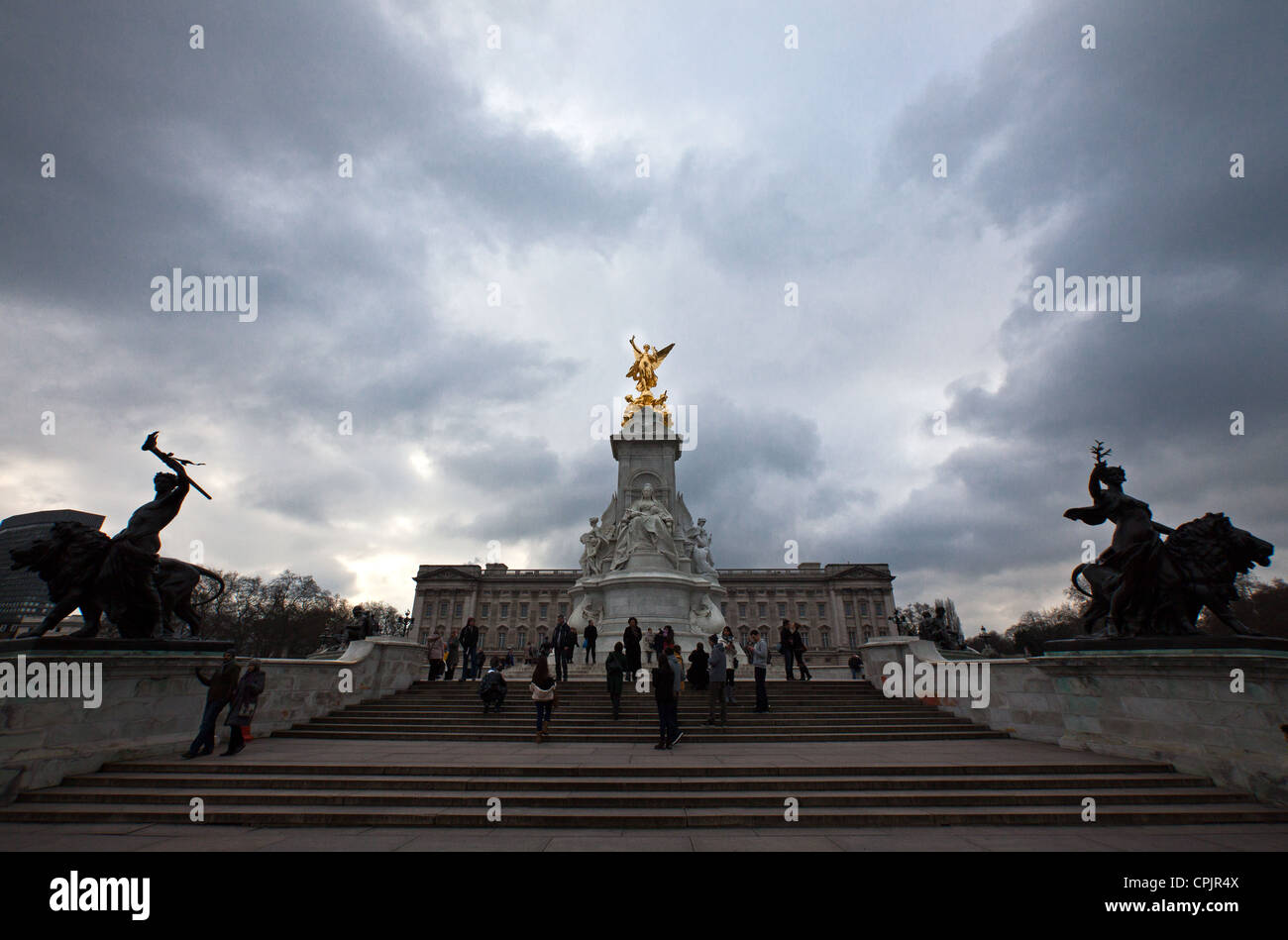 Londres, la reine Victoria monument à Buckingham square Banque D'Images