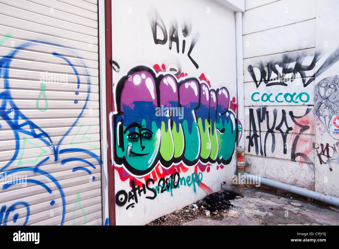 Graffitis colorés à Athènes, Grèce. Banque D'Images