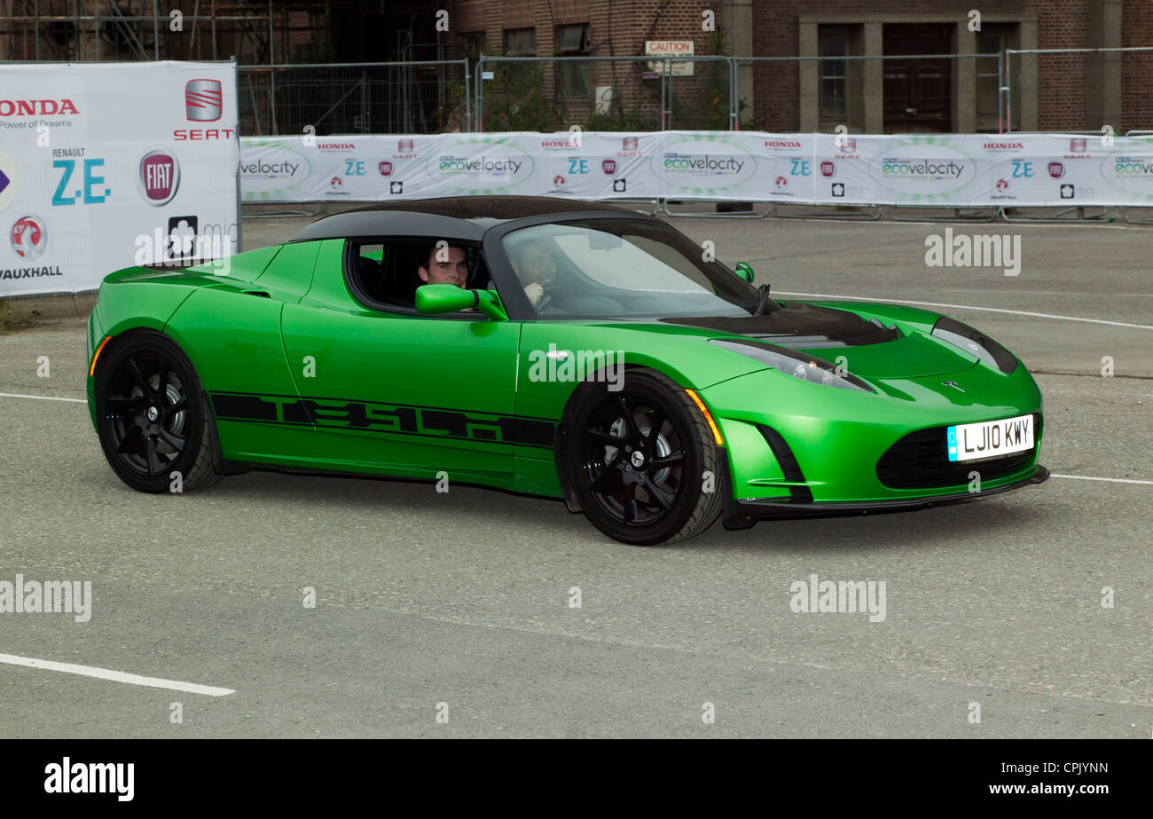 Tesla Roadster, une haute performance, voiture de sport, tout électrique en démonstration sur la piste de test à ecovelocity, 2011 Banque D'Images