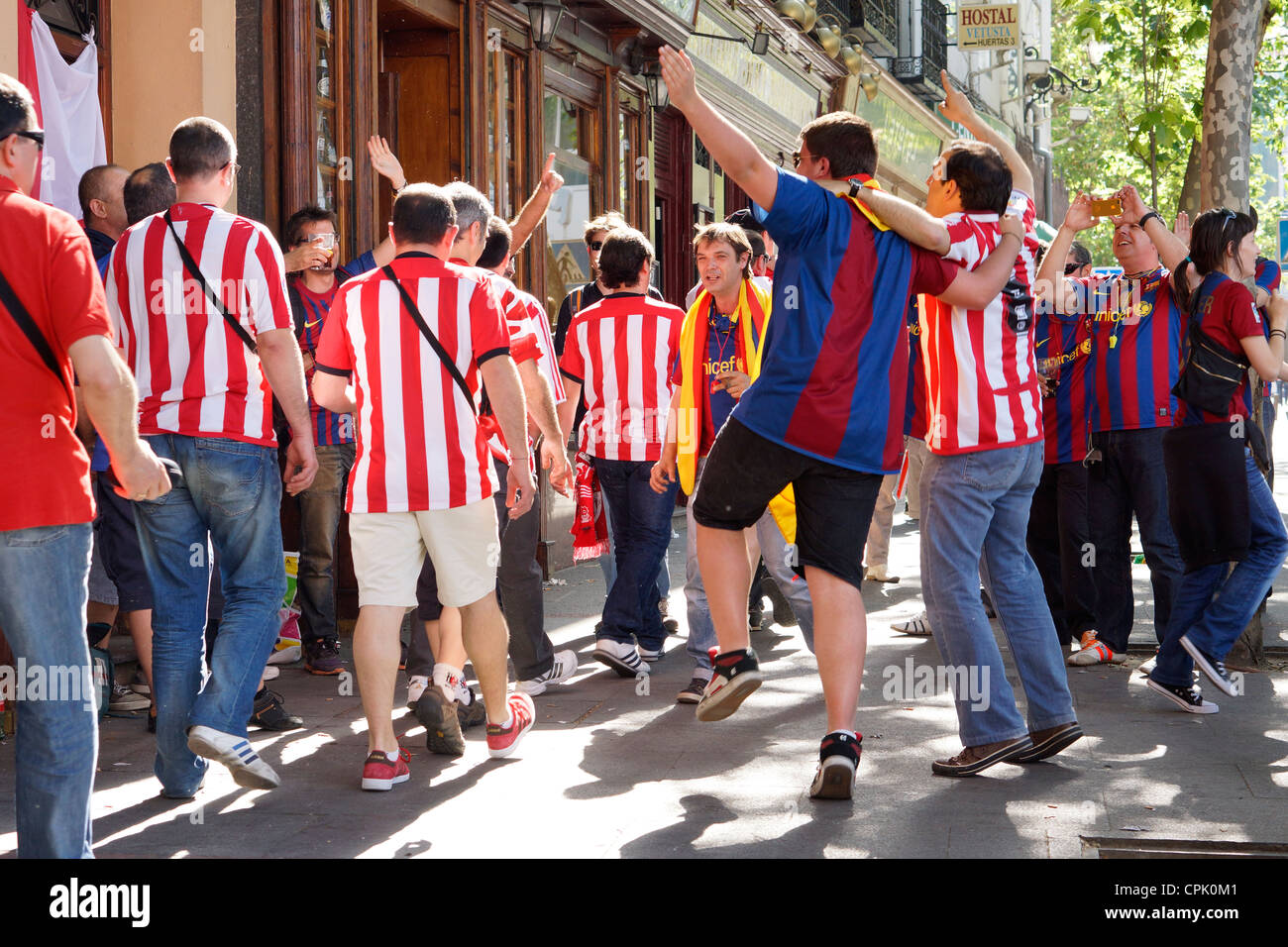 La finale de la Copa del Rey a animé de Madrid avec l'Athletic Bilbao et le FC Barcelone partisans. Banque D'Images