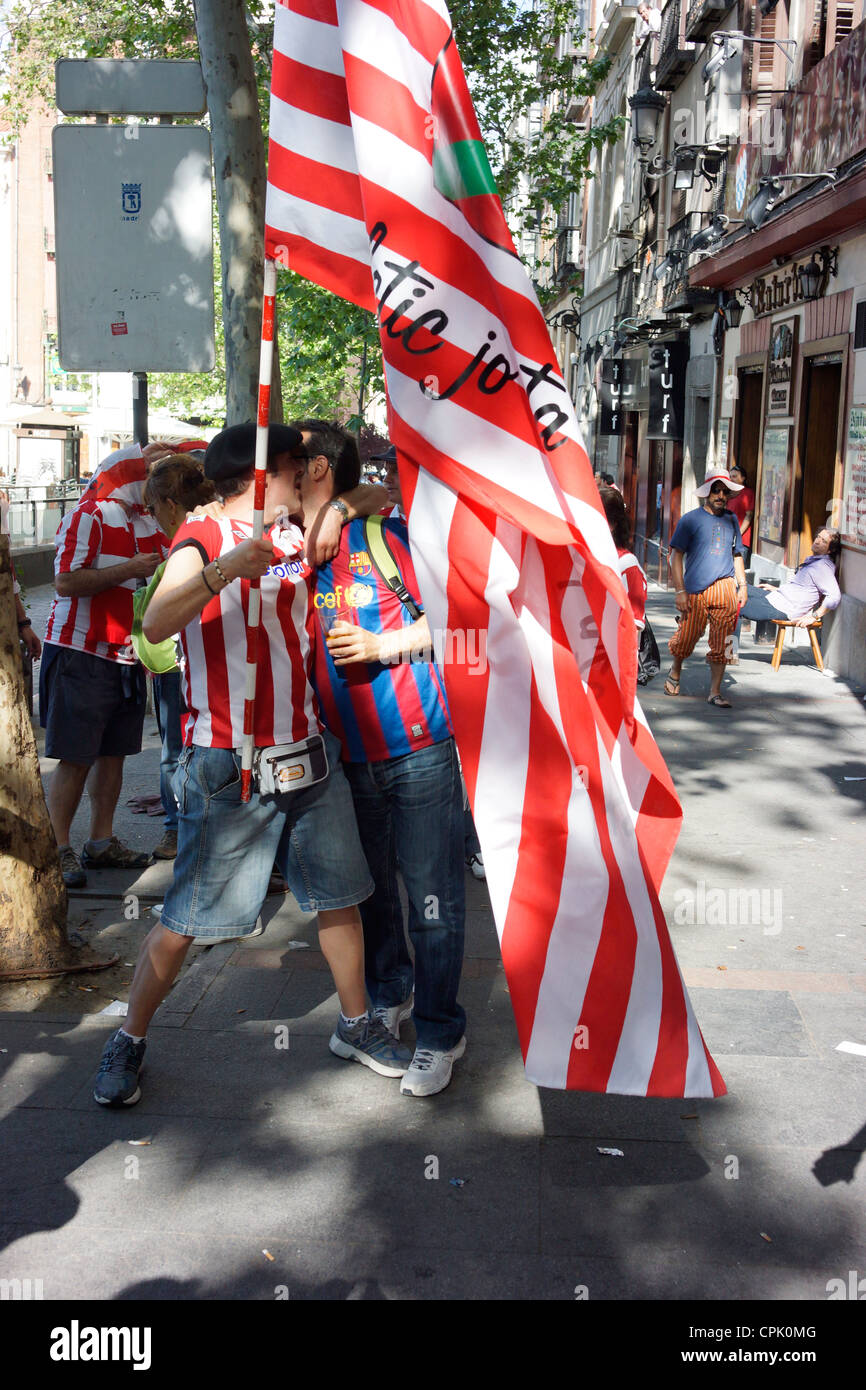 La finale de la Copa del Rey a animé de Madrid avec l'Athletic Bilbao et le FC Barcelone partisans. Banque D'Images