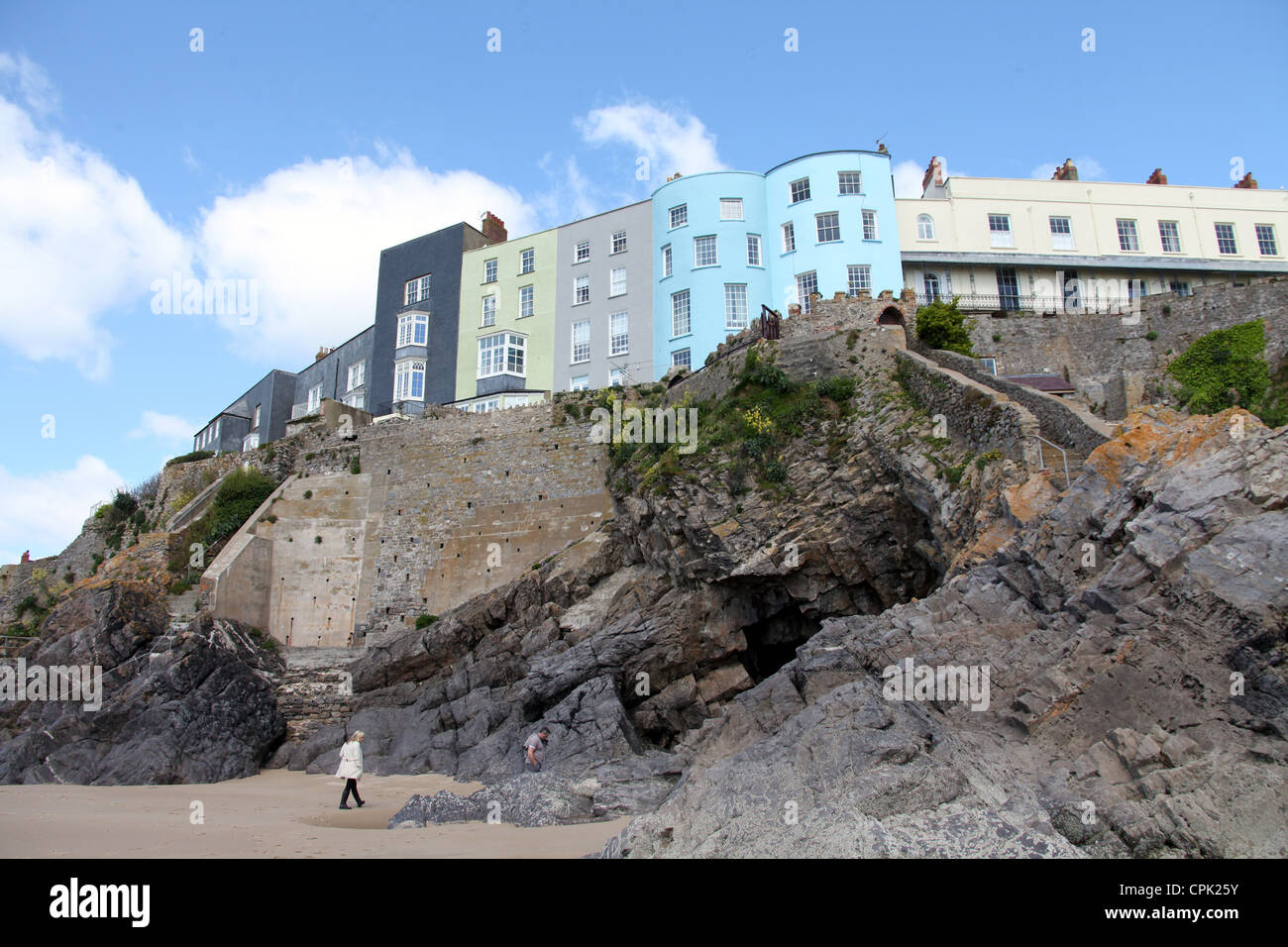 Plage de Tenby et château de Banque D'Images