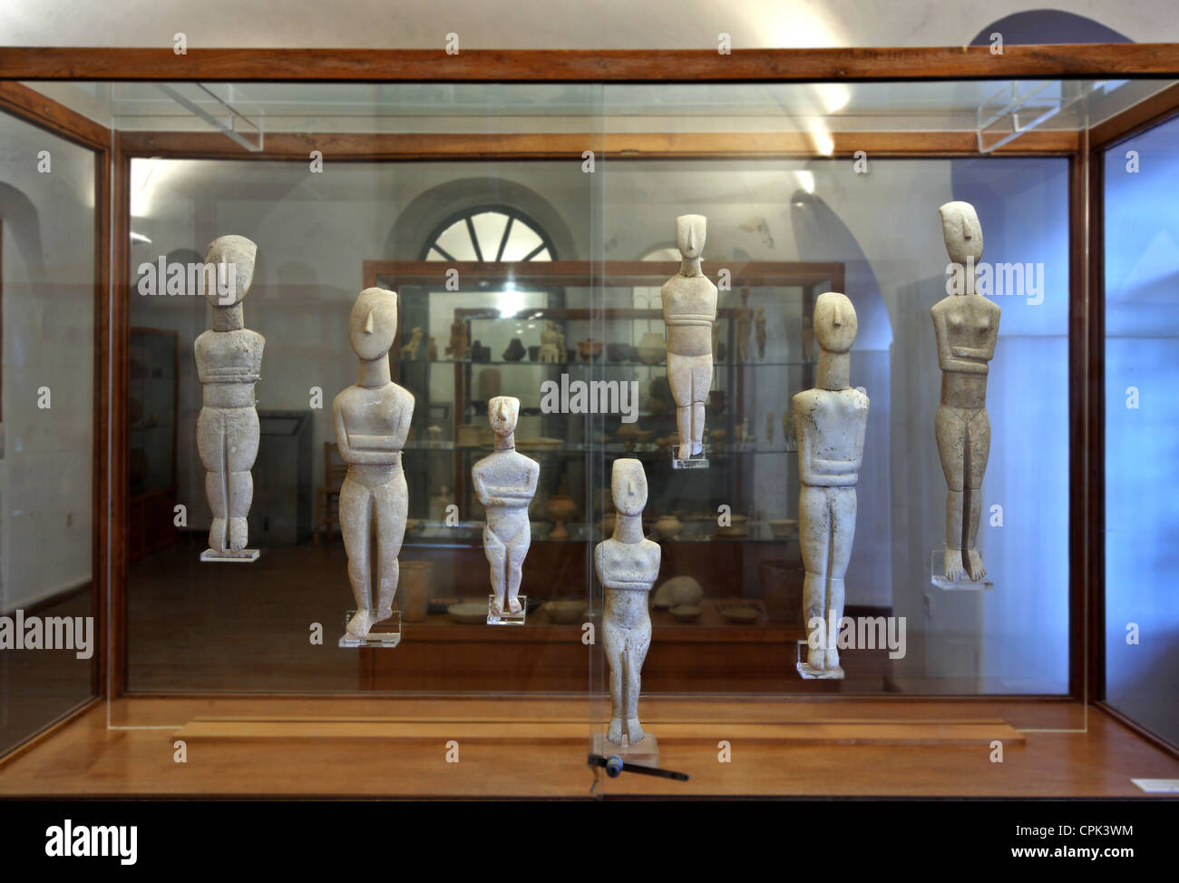 Les idoles cycladiques de renommée mondiale au musée archéologique de l'île de Naxos, Cyclades, en Grèce. Banque D'Images