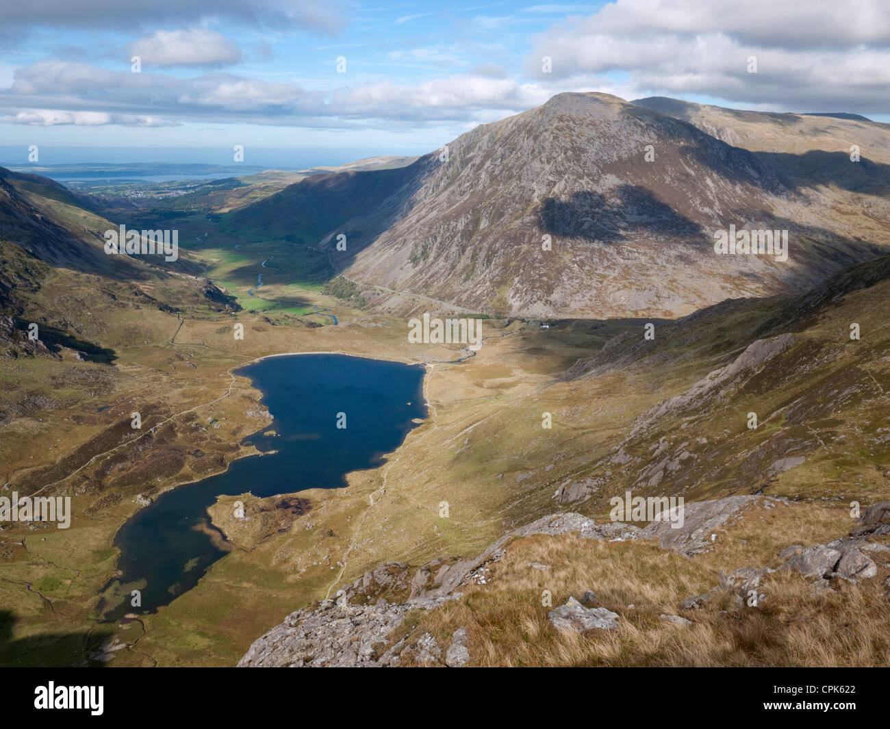 Le CWM Idwal - Llyn Idwal, Pen An Wen Ole, les montagnes Carneddau & Nant Ffrancon valley, vu de Senior's Ridge, Glyder Fawr Banque D'Images