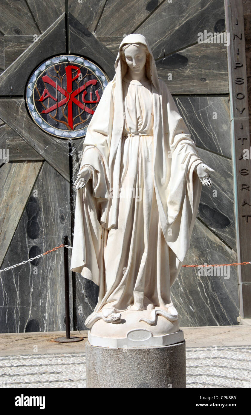 Statue de Vierge Marie en basilique ou église de l'Annonciation à Nazareth Banque D'Images Statue de Vierge Marie en basilique ou église de l'Annonciation à Nazareth Banque D'Images