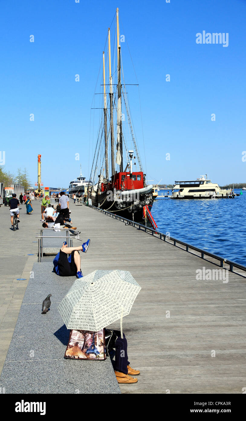 Vue de Toronto Harbourfront à une belle journée de printemps Banque D'Images