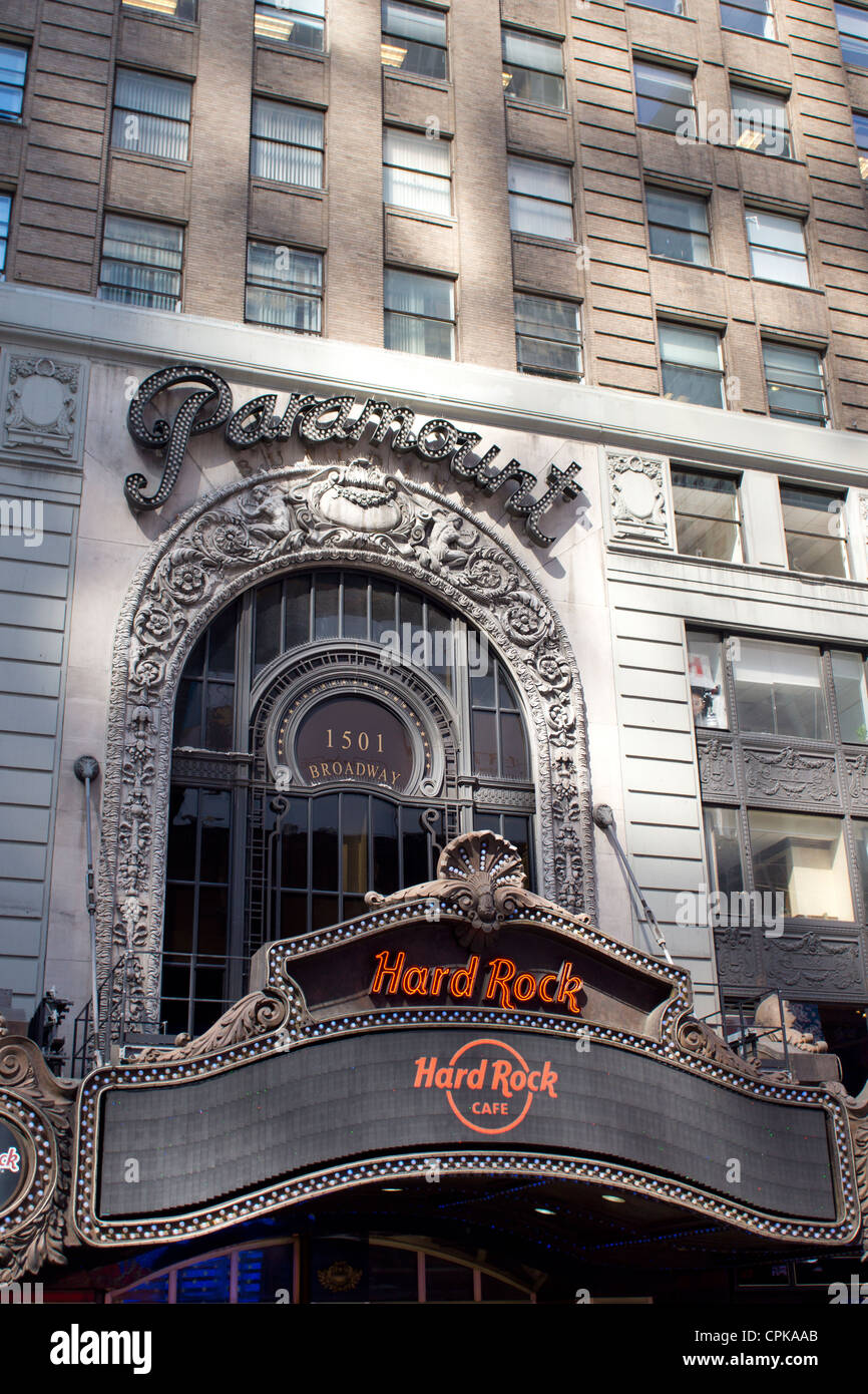 L'original Paramount Theatre à Times Square, New York City, maintenant le site d'un Hard Rock Cafe Banque D'Images