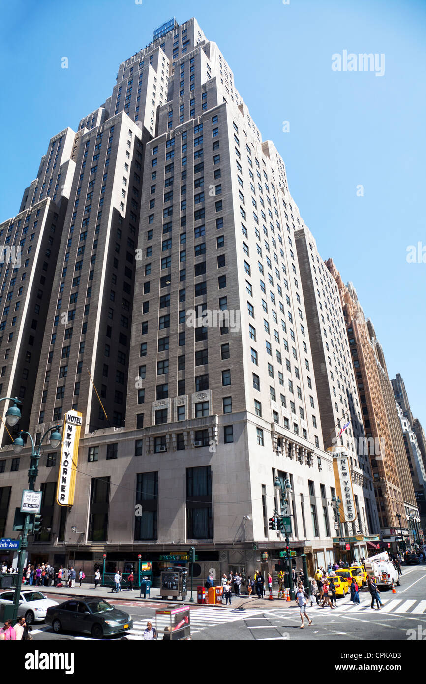 Le New Yorker Hotel sur la 8e Avenue comme vu à partir de la 34e Rue, New York, USA vue sur la rue célèbre pour rester Banque D'Images