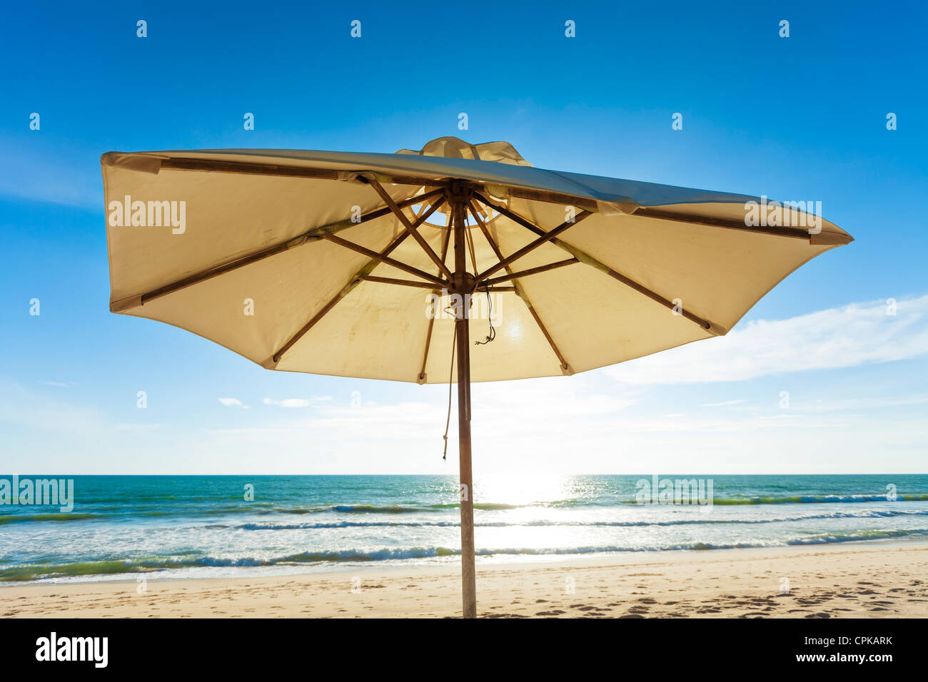 Parasol contre la lumière du soleil Banque D'Images Parasol contre la lumière du soleil Banque D'Images