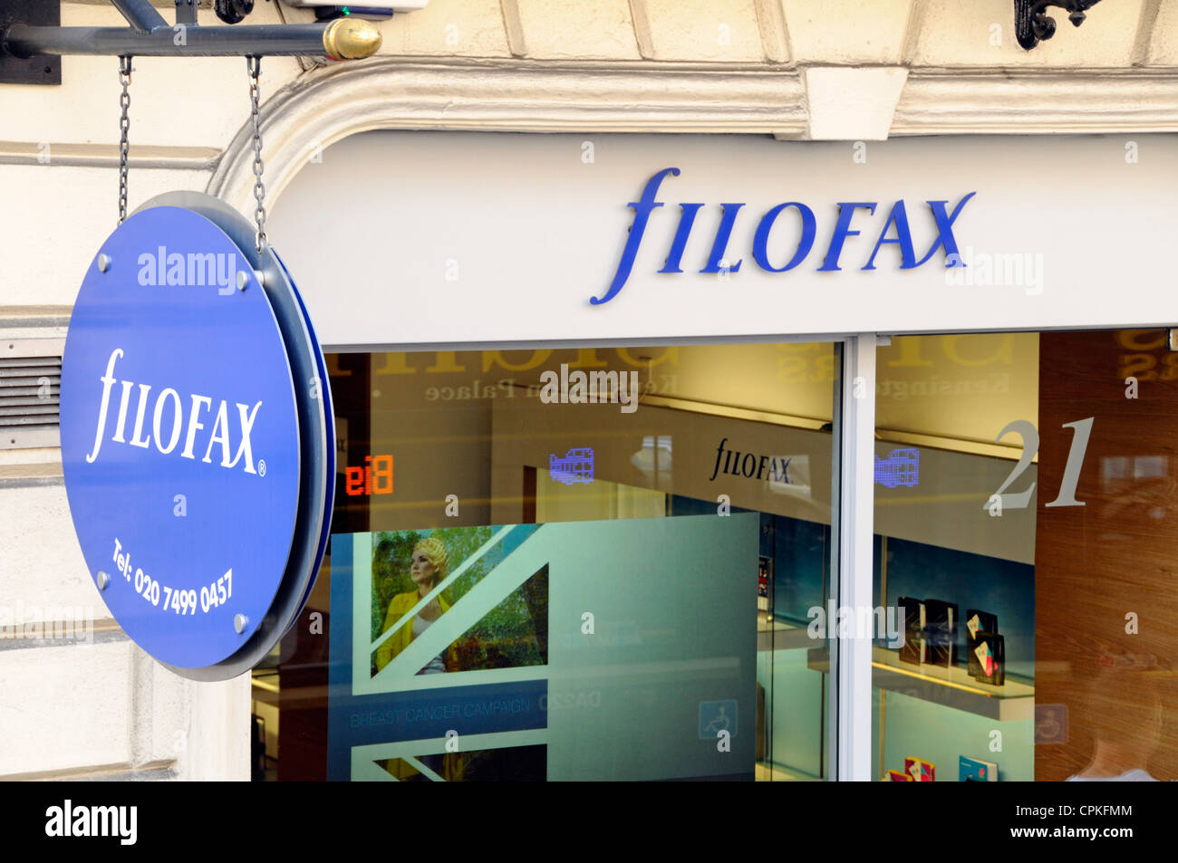 Au-dessus de signes et de vue en boutique officielle Filofax dans West End Mayfair Londres Angleterre Royaume-uni Banque D'Images