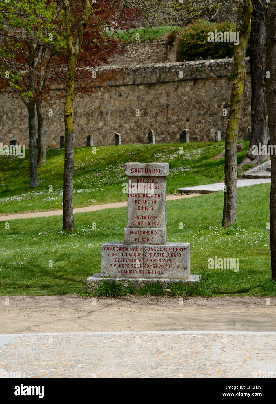 Pierre commémorative au signe de la Fuencisla 'Santuario' à Ségovie, Espagne. Banque D'Images