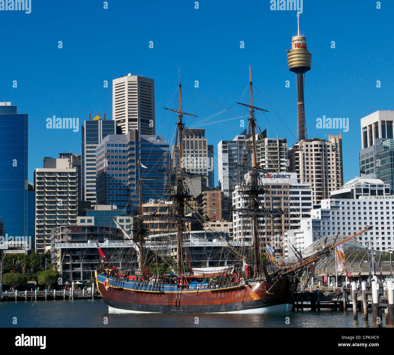 Réplique du Capitaine J.Cook's HMB Endeavour amarrée à Darling Harbour Sydney Australie Banque D'Images