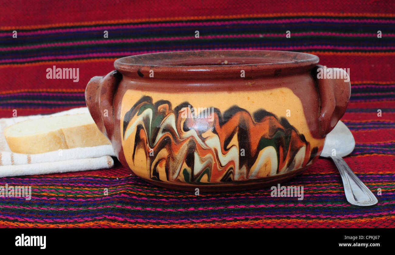 La décoration traditionnelle pot en argile pour la cuisson Banque D'Images