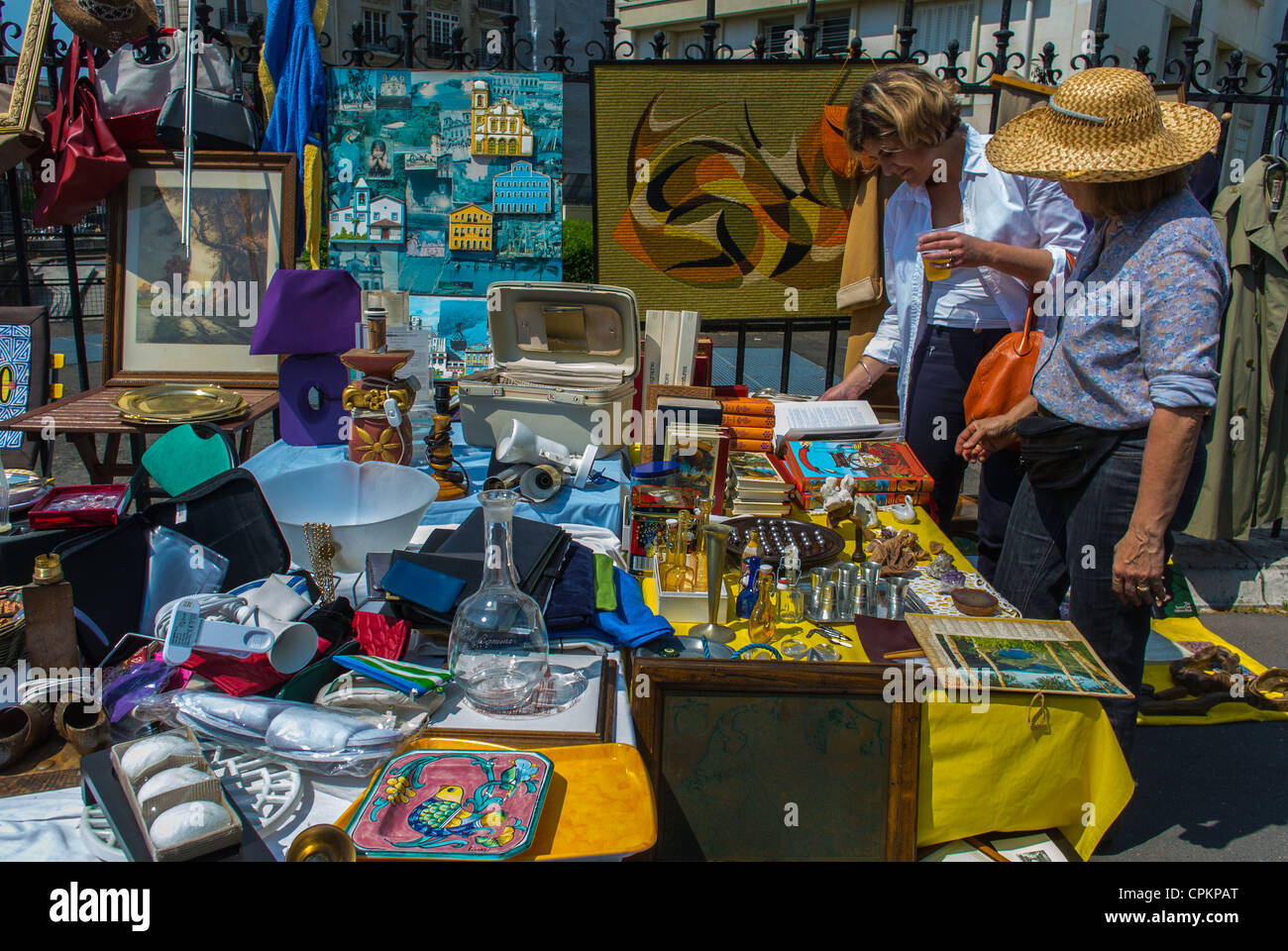 Paris, France, Evénements publics, quartiers de vente Attique, Brocante,  Vintage, vide Grenier, sur rue Photo Stock - Alamy