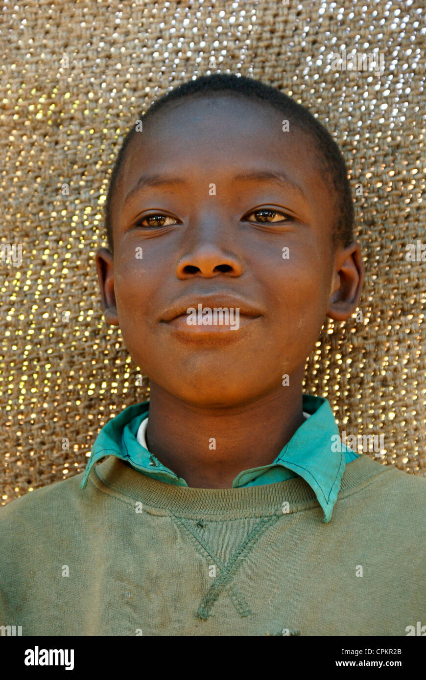 Portrait de jeune garçon au Kenya Banque D'Images