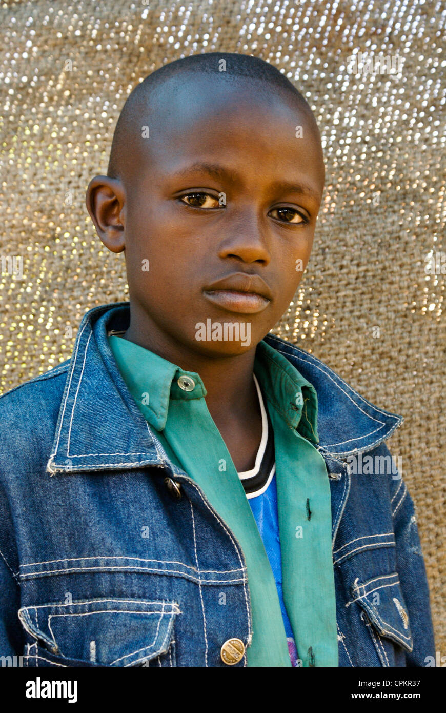 Portrait de jeune garçon au Kenya Banque D'Images