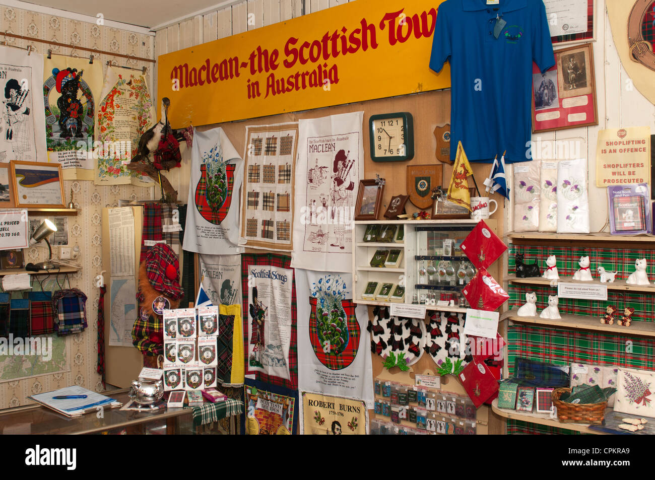 Boutique d'information dans la ville de Maclean, connue pour son patrimoine écossais et festival annuel d'un même thème. Banque D'Images
