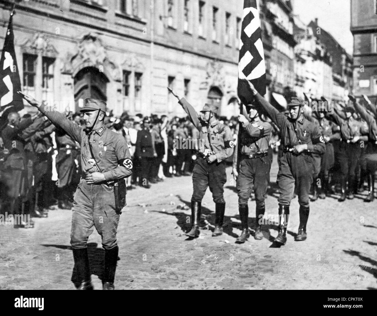 Un ministère de l'Allgaeu sa marche passé Adolf Hitler sur la journée régionale (Gautag) dans la région de Gera, juillet 1930 (photo n/b) Banque D'Images