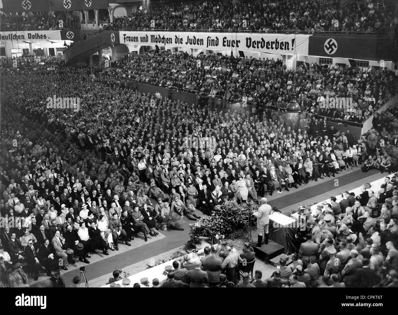 Julius Streicher (1885-1946) prononce un discours dans le Berliner Sportspalast, Berlin, le 15 août 1935 (b/w) photo Banque D'Images
