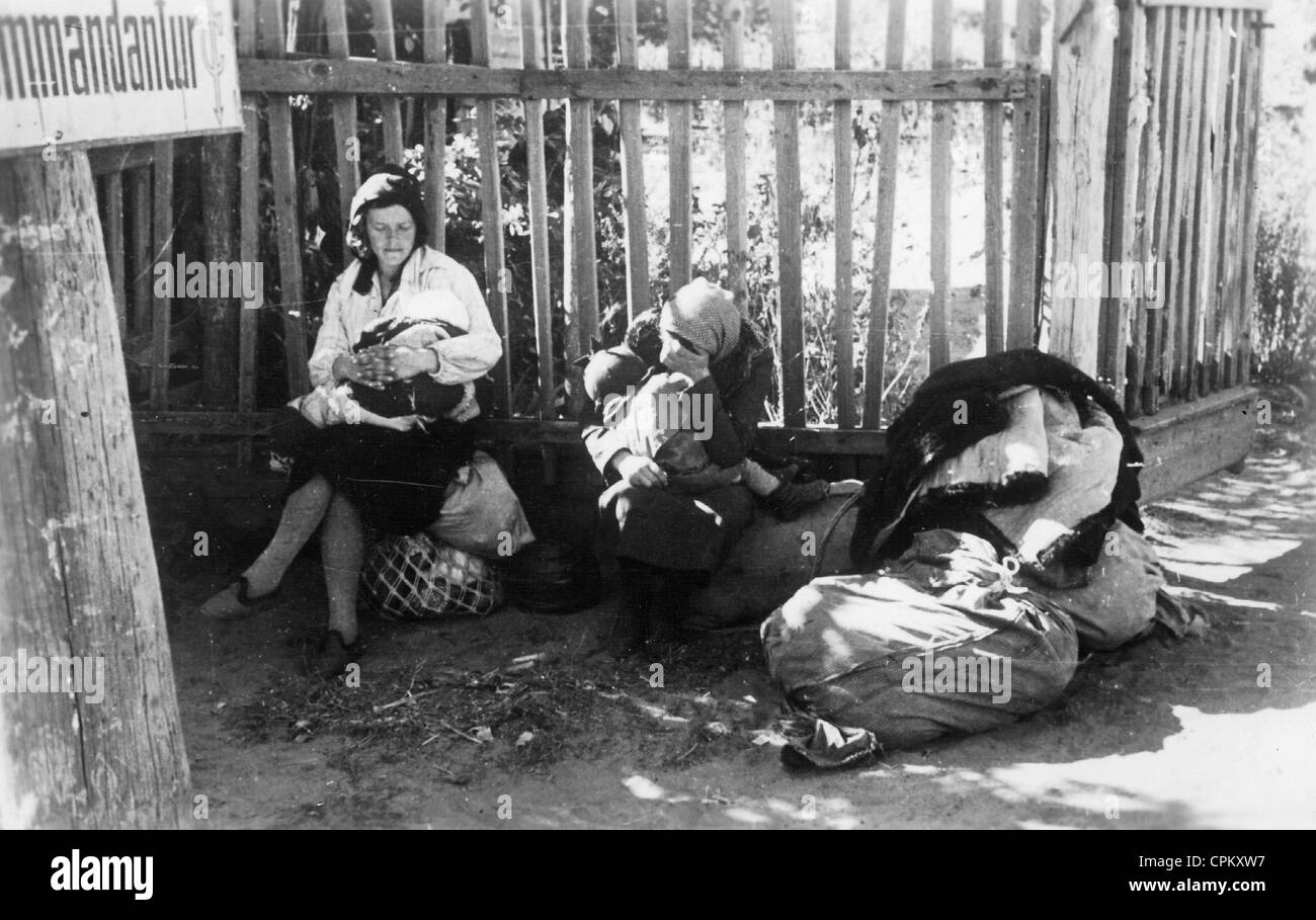 Les réfugiés russes devant Stalingrad, 1942 Banque D'Images