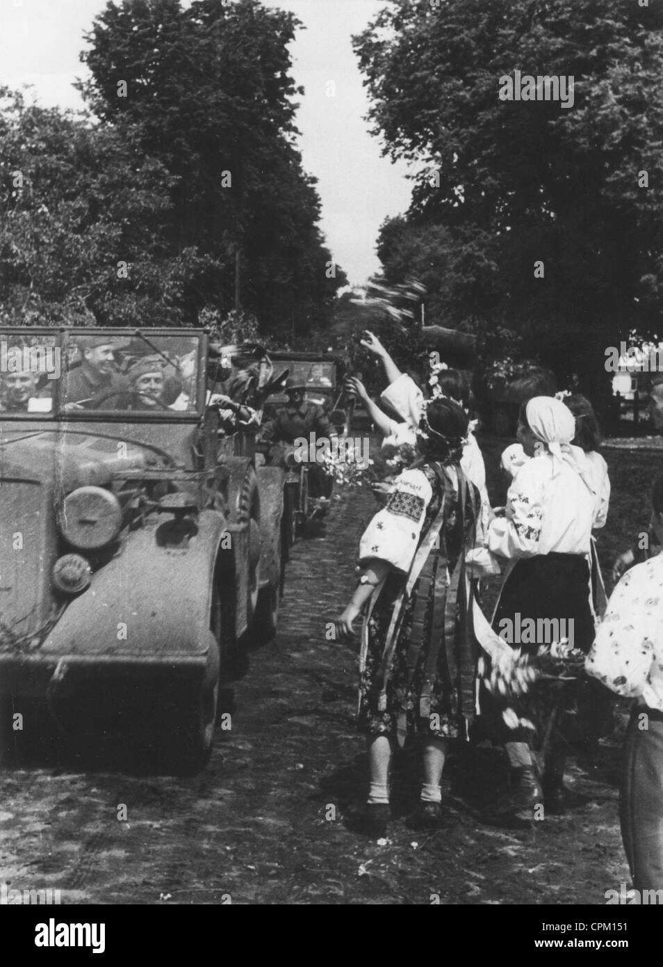 Peuple russe salue les troupes allemandes sur le front de l'Est, 1941 Banque D'Images
